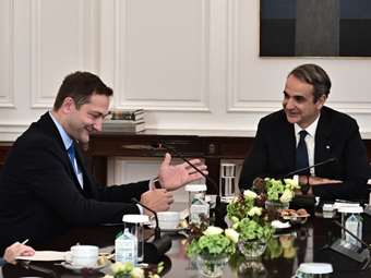 Κ. Μητσοτάκης: Συνάντηση με τον Ευρωπαίο Επίτροπο Γεωργίας και Τροφίμων - Στο επίκεντρο η μεταφορά του ΟΠΕΚΕΠΕ στην ΑΑΔΕ και η νέα ΚΑΠ