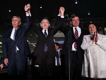 Ο Κιλιτσντάρογλου επικρατεί δημοσκοπικά του Ερντογάν