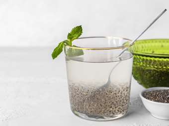 Νερό με σπόρους chia: Μας ωφελεί πραγματικά ή είναι ακόμη μια διατροφική τάση;
