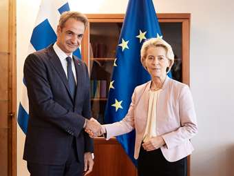 EE: Συνάντηση της Ούρσουλα φον ντερ Λάιεν με τον Κυριάκο Μητσοτάκη στο Νταβός