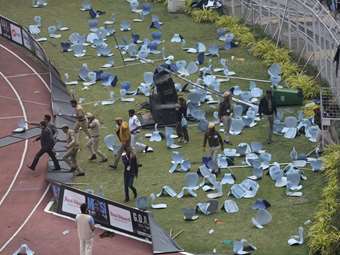 Ινδία: Σκηνές χάους από εξαγριωμένους οπαδούς που δεν κατάφεραν να δουν τον Μέσι από κοντά