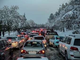 Πυκνό χιόνι και πολικό ψύχος, δεκάδες εκατομμύρια Αμερικανοί αντιμέτωποι με σφοδρή χειμερινή καταιγίδα