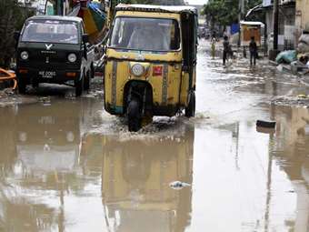 Πακιστάν: Πάνω από 320 άνθρωποι νεκροί από τις πλημμύρες λόγω των μουσώνων