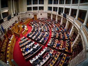 Κριτική και "πυρά" στην Κυβέρνηση για αντιθεσμικότητα εκτός και εντός Ν.Δ