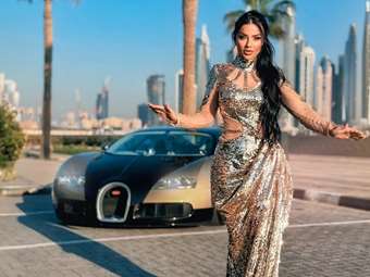 Ποια είναι η influencer που βαδίζει στα βήματα της Supercar Blondie