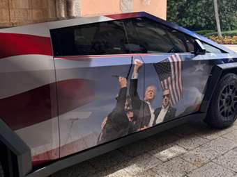 Γιατί ξαφνικά ο Donald Trump υποστηρίζει τα ηλεκτρικά αυτοκίνητα