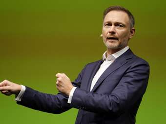 Γερμανία: Επίθεση με αφρό ξυρίσματος στον αρχηγό του κεντρώου FDP, Λίντνερ, από μέλος της αριστερής Die Linke