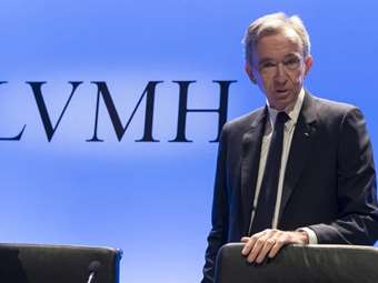 Γαλλία: Ο Μπερνάρ Αρνό, επικεφαλής της LVMH, καταφέρεται κατά του προτεινομένου φόρου 2% στους δισεκατομμυριούχους