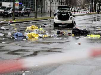 Γερμανία: Δημοτική υπάλληλος, μετανάστρια από την Αλγερία, η 37χρονη που σκοτώθηκε από την επίθεση στο Μόναχο - Υπέκυψε και η 2χρονη κόρη της