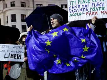 Ρουμανία: Ο δεύτερος γύρος των προεδρικών εκλογών εξελίσσεται σε δημοψήφισμα για το μέλλον της χώρας