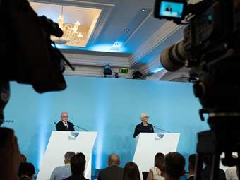 Bloomberg: Η ΕΚΤ αναμένεται να κρατήσει αμετάβλητα τα επιτόκια της μετά την εμπορική συμφωνία με τις ΗΠΑ