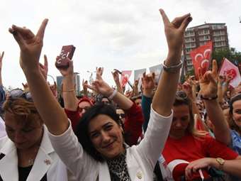 Γερμανία: Στόχος των Γκρίζων Λύκων οι νέοι