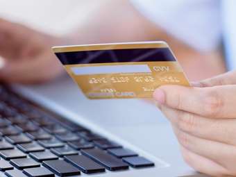 Κατά 20 φορές αυξήθηκε ο αριθμός πληρωμών με κάρτα στην Ελλάδα μεταξύ 2014 και 2022