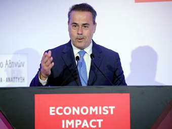 Economist Impact - Σ. Παπασταύρου: Η κυβέρνηση αξιοποιεί τη γεωπολιτική θέση της χώρας και τις ανανεώσιμες πηγές