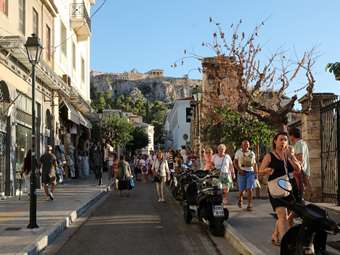 Το ΣτΕ αποφασίζει για τη νομιμότητα των Airbnb στην Πλάκα