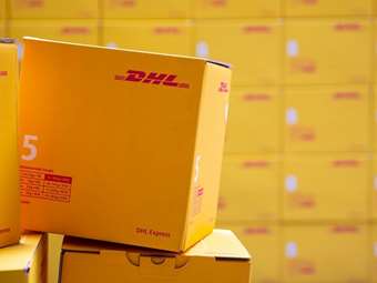 H DHL Express αναστέλλει όλες τις διεθνείς αποστολές δεμάτων αξίας άνω των $800 προς Αμερικανούς καταναλωτές