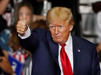 Η Meta επανέφερε τη σελίδα του Τραμπ στο Facebook