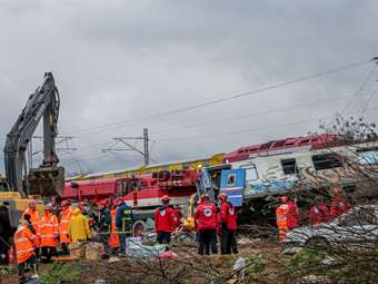 Βόλος: Μαζική η συγκέντρωση και πορεία για τα θύματα των Τεμπών