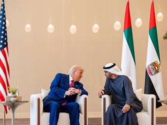 Τα Εμιράτα θα επενδύσουν 1,4 τρισ. δολάρια στις ΗΠΑ σε βάθος δεκαετίας - Συμφωνία με  Nvidia για πρόσβαση σε εξελιγμένα τσιπ τεχνητής νοημοσύνης