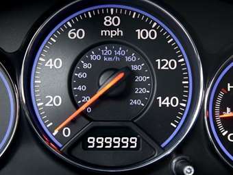 Έμπορος αυτοκινήτων γύριζε τα χιλιόμετρα σε εκατοντάδες αυτοκίνητα