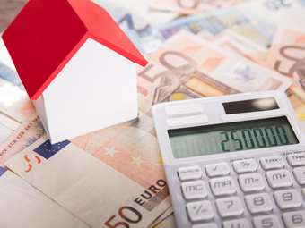 ΕΛΣΤΑΤ: Αύξηση 4,5% του εισοδήματος των νοικοκυριών το 2024 αλλά νέα μείωση 2,5% των αποταμιεύσεων