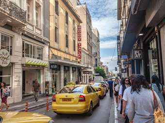 Ο πιο εμπορικός δρόμος της Αθήνας ξανασχεδιάζεται-γιατί καθυστερεί