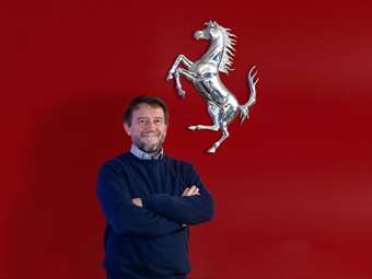 H Ferrari βρήκε τον άνθρωπο για να μπει στην θάλασσα