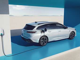 Στην Ελλάδα το νέο Peugeot 308 σε ήπια υβριδικό και ηλεκτρικό-τιμές