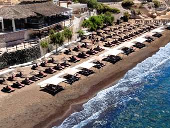 Το mega beach club που θέλει η Royal Caribbean στη Σαντορίνη και οι αντιδράσεις