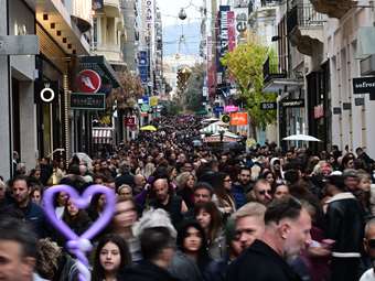 Εορταστικό ωράριο: Πότε ξεκινά - Ποιες Κυριακές θα είναι ανοιχτά τα καταστήματα