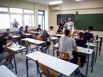 Πανελλαδικές Εξετάσεις: Βατά τα σημερινά θέματα της Νεοελληνικής Γλώσσας και Λογοτεχνίας