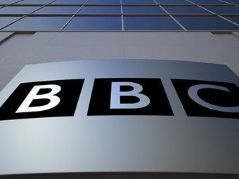 Βρετανία: Το BBC εξετάζει την κατασκευή δικού του μοντέλου Τεχνητής Νοημοσύνης