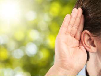 Καθολική πρόσβαση στο επίδομα βαρηκοΐας: Τέλος στους ηλικιακούς αποκλεισμούς