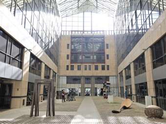 Τροπολογία συνδέει την άδεια παραμονής με την αγορά εργασίας - Νομιμοποιεί και παράτυπους μετανάστες