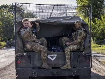 Η Ουκρανία "βλέπει" τον τέταρτο χρόνο του πολέμου και συγκροτεί νέες Μηχανοκίνητες Ταξιαρχίες