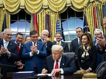 Τέλος στο μεγαλύτερο shutdown στην ιστορία των ΗΠΑ - Ο Τραμπ υπέγραψε τον νόμο