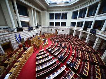 Βουλή: Ανακοινώθηκαν στην Ολομέλεια οι ανεξαρτητοποιήσεις Θ. Τσάκρη και Γ. Πούλου