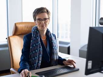 Κλαούντια Μπουχ (SSM): Αντιμέτωπες με νέους κινδύνους οι ευρωπαϊκές τράπεζες