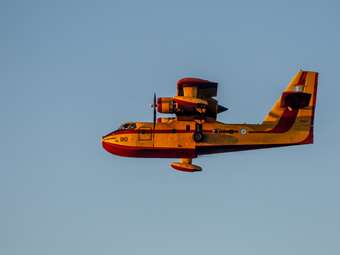 Προσθαλάσσωση Canadair στον Κορινθιακό - Σώοι οι δυο πιλότοι