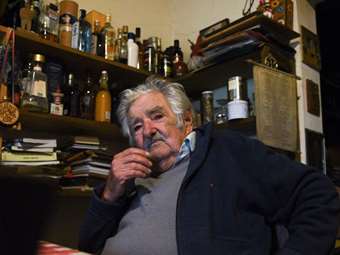 Ουρουγουάη: Πλήθος κόσμου αποχαιρετά τον πρώην πρόεδρο Χοσέ Μουχίκα