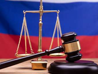 Τρεις Ρώσοι στρατιώτες καταδικάστηκαν για τη δολοφονία ενός φίλα προσκείμενου στο Κρεμλίνο Αμερικανού