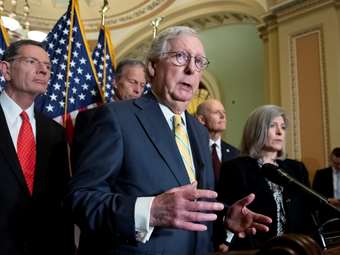 Ο Μιτς ΜακΚόνελ αποχωρεί από το στρατόπεδο Μενέντεζ - Καμία αντίρρηση στην πώληση F-16 στην Τουρκία