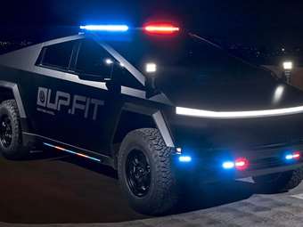 Ενθουσιασμένοι οι αστυνομικοί που οδηγούν ηλεκτρικά περιπολικά-δείτε γιατί (video)