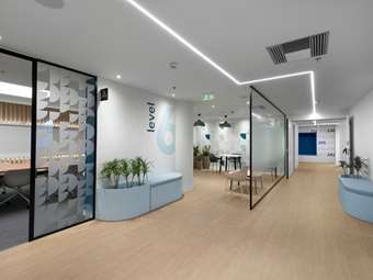 ΗΠΑ: Μείωση των απολύσεων τον Νοέμβριο αλλά παραμένουν σε υψηλά τριετίας