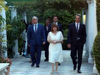 Με τη δεξίωση στον κήπο του Προεδρικού Μεγάρου ολοκληρώθηκαν οι εκδηλώσεις για τα 50 χρόνια από την αποκατάσταση της Δημοκρατίας