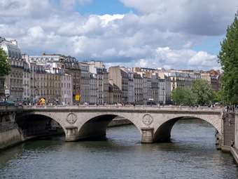 Γαλλία: Το Συνταγματικό Δικαστήριο ακύρωσε σχεδόν τα μισά άρθρα του νέου αντιμεταναστευτικού νόμου