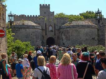 Πόσα ξόδεψε κάθε τουρίστας φέτος στην Ελλάδα