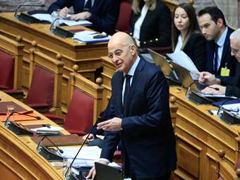 Βουλή: Επεισόδιο με Δημήτρη Καιρίδη και Ζωή Κωνσταντοπούλου - Παρέμβαση Νίκου Δένδια