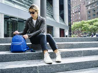 Ο απόλυτος οδηγός για να επιλέξετε το τέλειο σακίδιο πλάτης για το αστικό σας στυλ