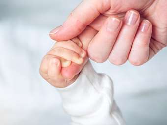 Τι δείχνουν τα στοιχεία της ΕΛΣΤΑΤ για τις υιοθεσίες